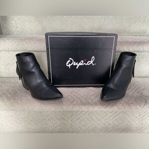 EUC Qupid Sleek Black Ankle Booties Size 8 1/2
